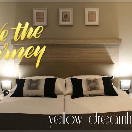 Yellow Dreamhouse โพสโตยนา ภายนอก รูปภาพ