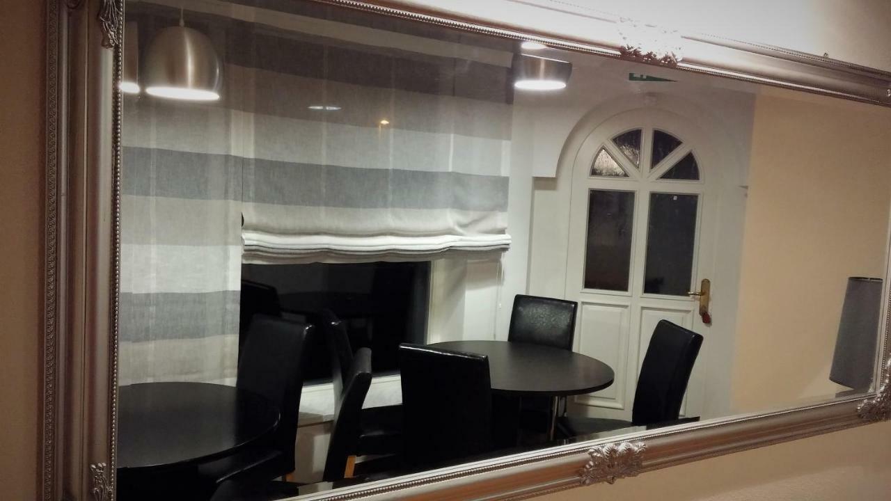 Yellow Dreamhouse โพสโตยนา ภายนอก รูปภาพ