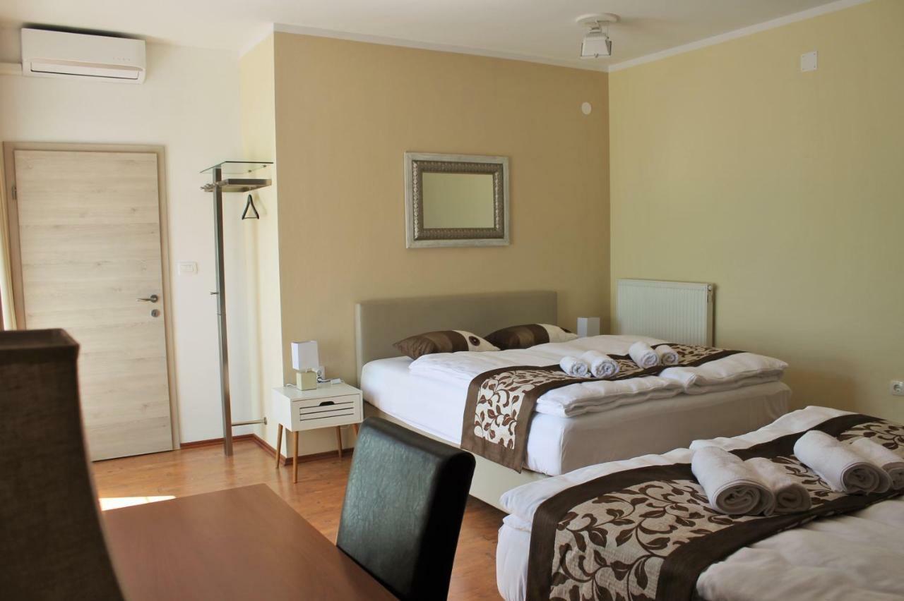 Yellow Dreamhouse โพสโตยนา ภายนอก รูปภาพ