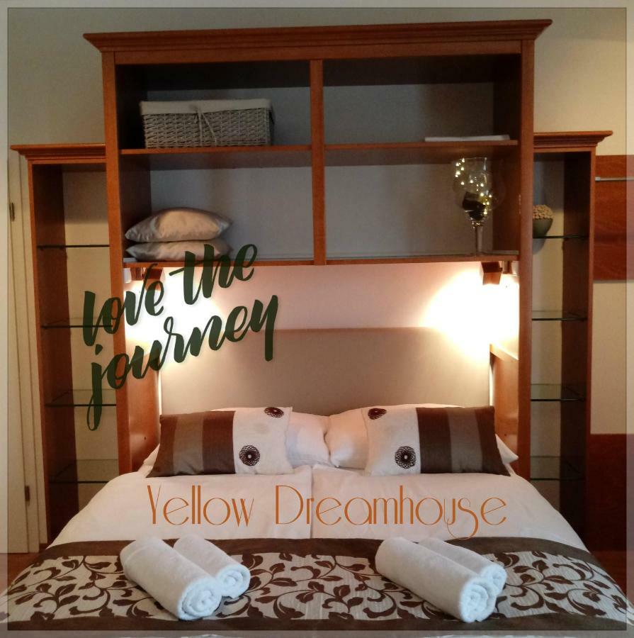 Yellow Dreamhouse โพสโตยนา ภายนอก รูปภาพ